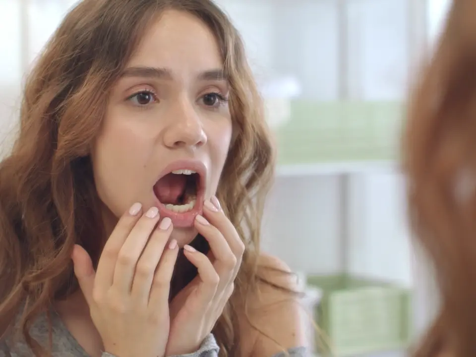 early signs of a cavity